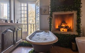 Sintra Wow - Unique Double Smart Room In 17Th Century Palace! Hot Tub, Snooker, Bbq, Ps5, Sauna, Gym